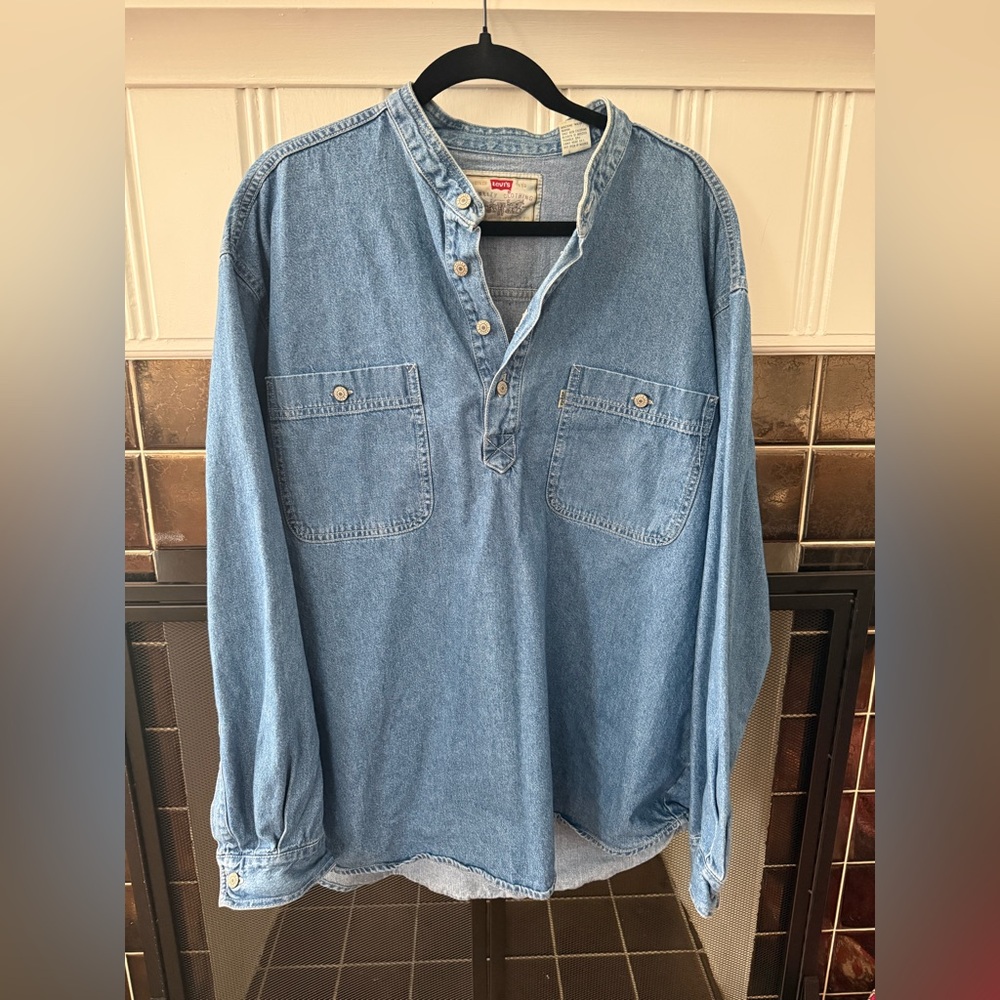 Vintage Levi’s denim button pullover